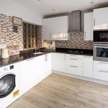 Hogwarts Hideaway Themed Property Watford  Ngoại thất bức ảnh