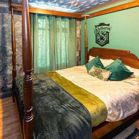 Hogwarts Hideaway Themed Property Watford  Ngoại thất bức ảnh
