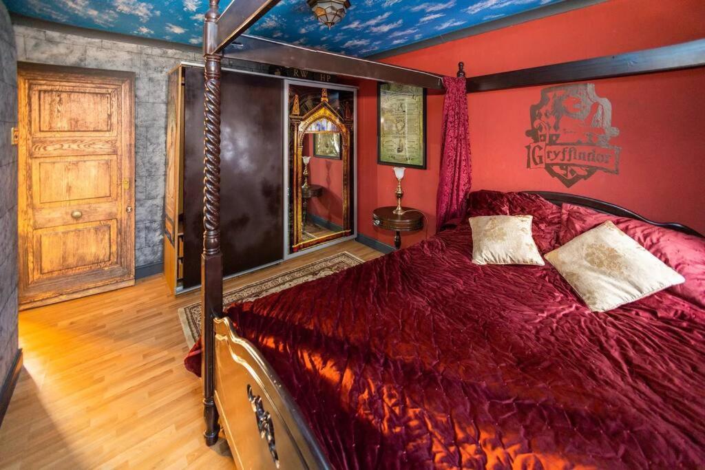 Hogwarts Hideaway Themed Property Watford  Ngoại thất bức ảnh