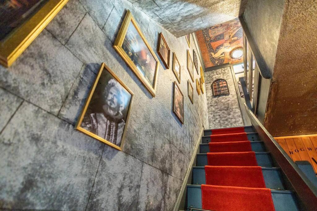 Hogwarts Hideaway Themed Property Watford  Ngoại thất bức ảnh