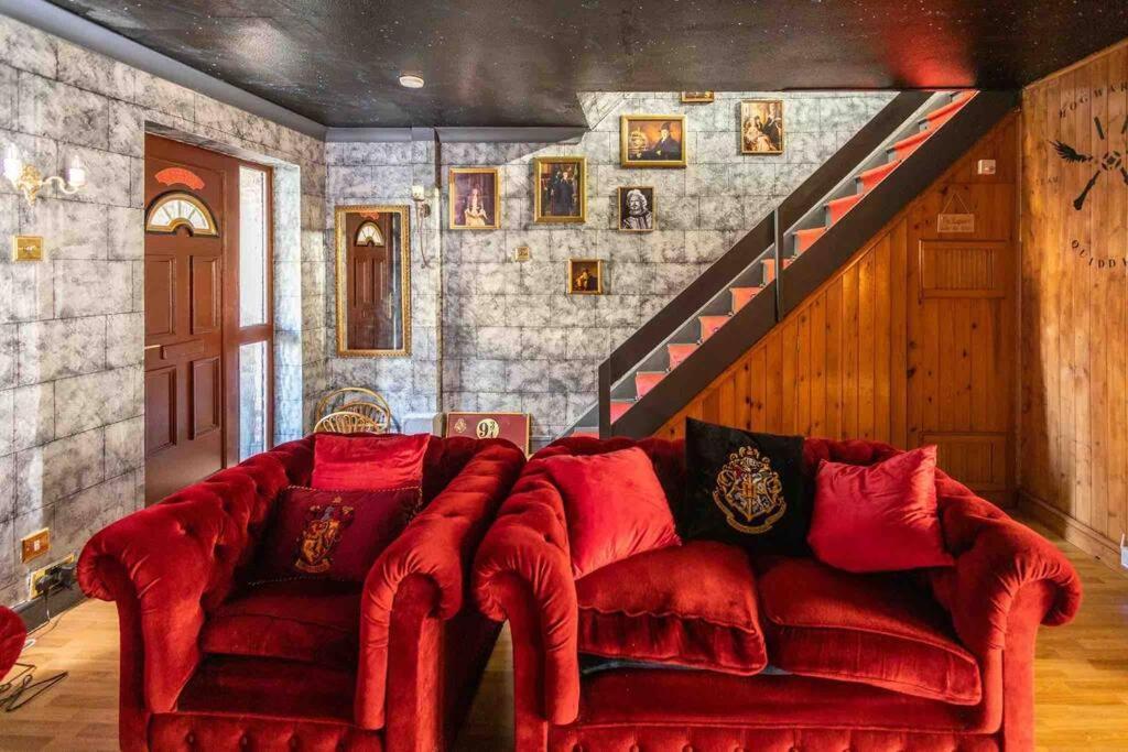 Hogwarts Hideaway Themed Property Watford  Ngoại thất bức ảnh