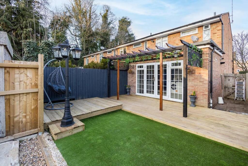Hogwarts Hideaway Themed Property Watford  Ngoại thất bức ảnh